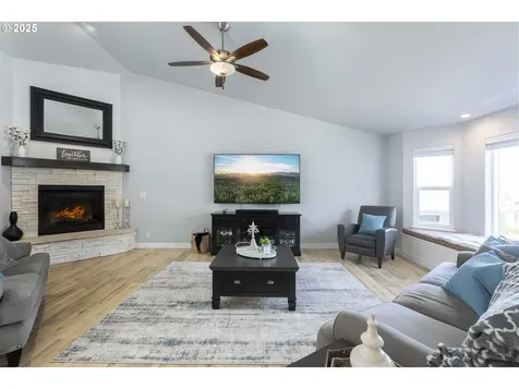1915 Harpazo Lane Grants Pass OR 97527