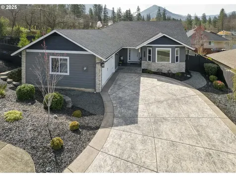 1915 Harpazo Lane Grants Pass OR 97527
