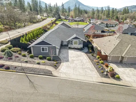 1915 Harpazo Lane Grants Pass OR 97527