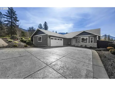 1915 Harpazo Lane Grants Pass OR 97527