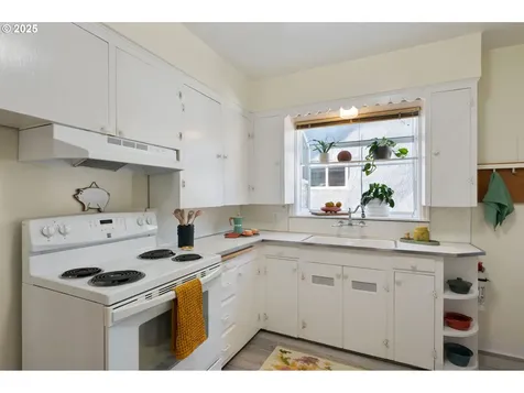 6114 SE 20th Avenue Portland OR 97202