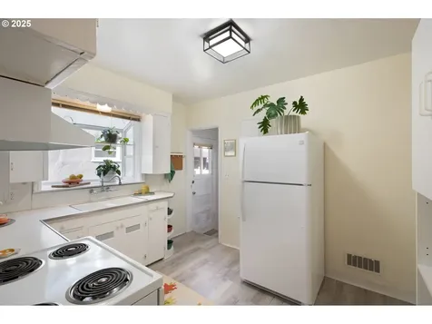 6114 SE 20th Avenue Portland OR 97202