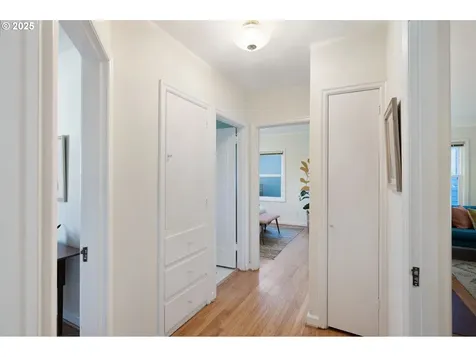 6114 SE 20th Avenue Portland OR 97202