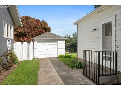 6114 SE 20th Avenue Portland OR 97202