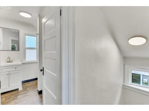 1712 SE Stark Street Portland OR 97214