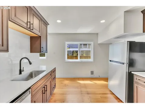 1712 SE Stark Street Portland OR 97214
