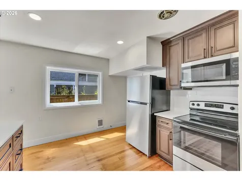 1712 SE Stark Street Portland OR 97214