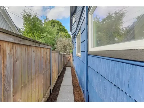 1712 SE Stark Street Portland OR 97214