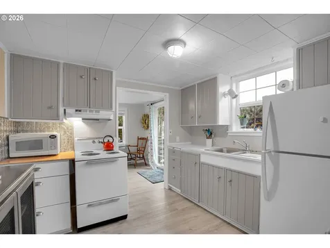 2729 SW Coast Avenue Lincoln City OR 97367