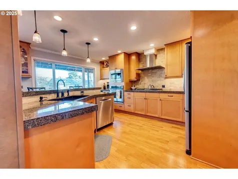 1388 NE Snell Court Hillsboro OR 97124