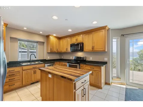660 18th Avenue Coos Bay OR 97420