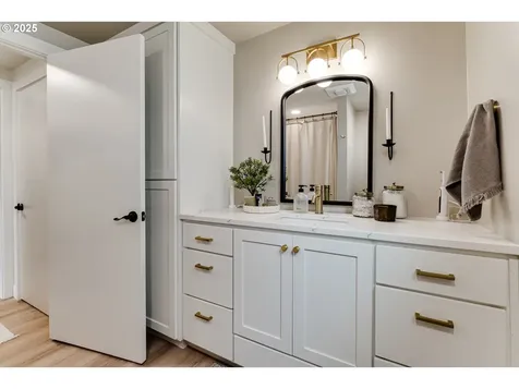 3080 Willakenzie Road Eugene OR 97401