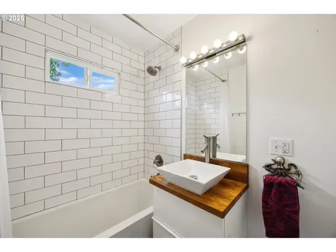 4932 NE 78th Place Portland OR 97218