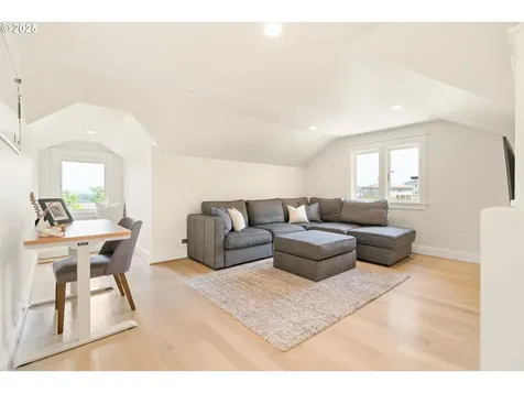 2862 NW Westover Road Portland OR 97210