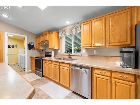 17747 S Greenfield Drive Oregon City OR 97045