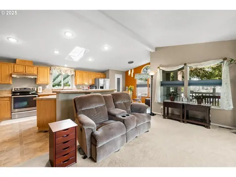 17747 S Greenfield Drive Oregon City OR 97045