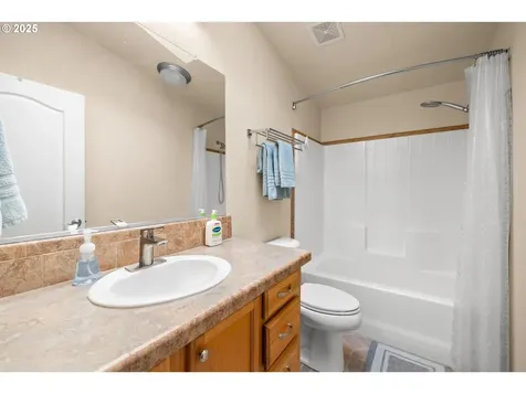 17747 S Greenfield Drive Oregon City OR 97045