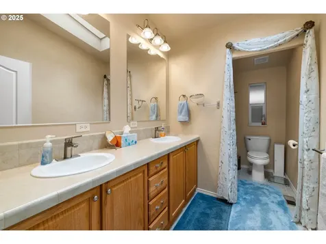 17747 S Greenfield Drive Oregon City OR 97045