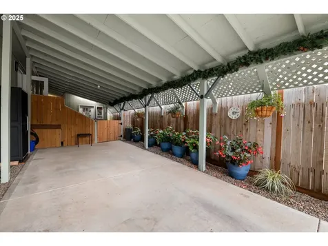 17747 S Greenfield Drive Oregon City OR 97045