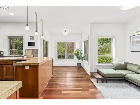 3946 SW Coronado Street Portland OR 97219