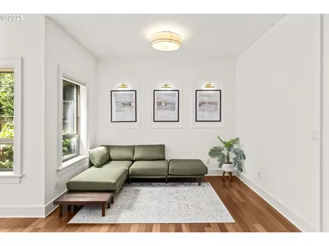 3946 SW Coronado Street Portland OR 97219