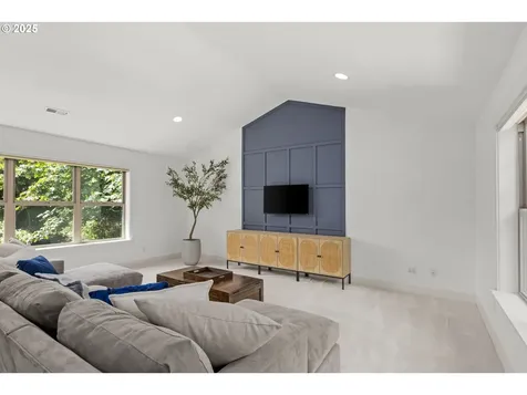 3946 SW Coronado Street Portland OR 97219