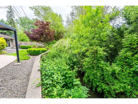 8835 SW Becker Drive Portland OR 97223