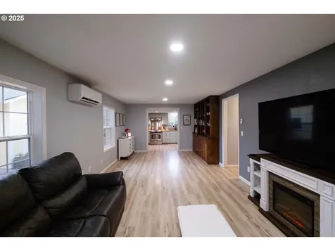28484 Santiam Highway Sweet Home OR 97386