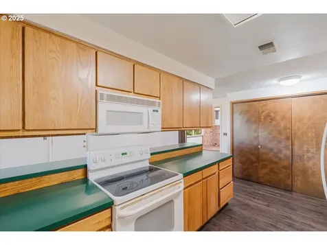 592 SE Edwards Drive Dundee OR 97115