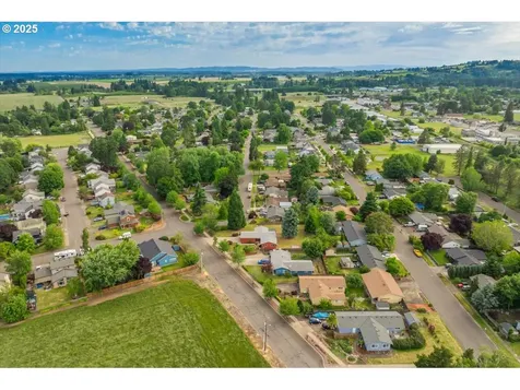 592 SE Edwards Drive Dundee OR 97115