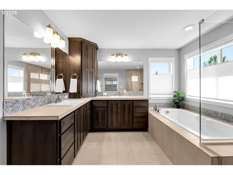 16903 NE 80th Street Vancouver WA 98682