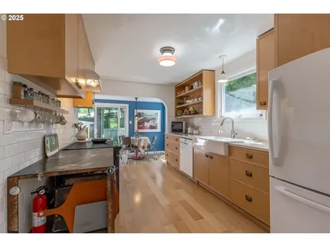 5804 N Delaware Avenue Portland OR 97217