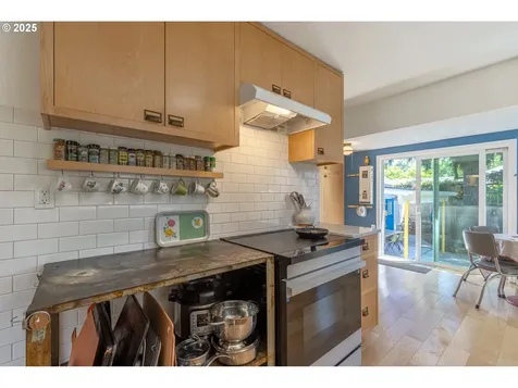 5804 N Delaware Avenue Portland OR 97217
