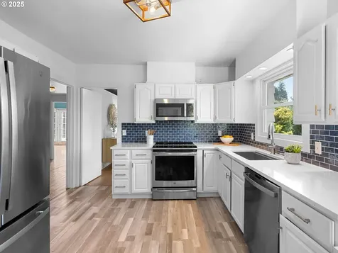 8275 SW Canyon Road Portland OR 97225