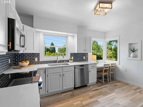 8275 SW Canyon Road Portland OR 97225