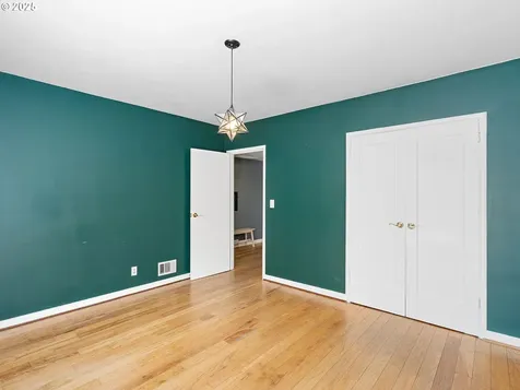 8275 SW Canyon Road Portland OR 97225