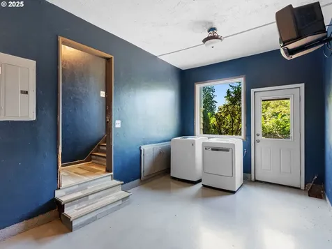 8275 SW Canyon Road Portland OR 97225