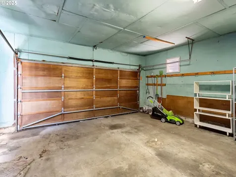 8275 SW Canyon Road Portland OR 97225