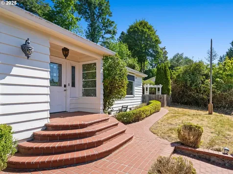 8275 SW Canyon Road Portland OR 97225