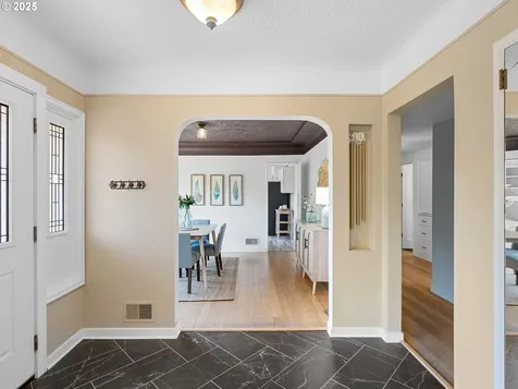 8275 SW Canyon Road Portland OR 97225