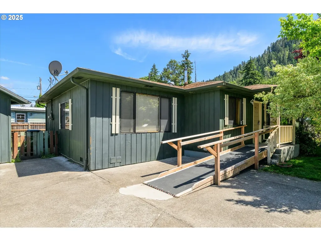 47693 Rainbow Court Oakridge OR 97463