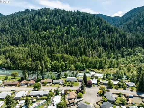 47693 Rainbow Court Oakridge OR 97463