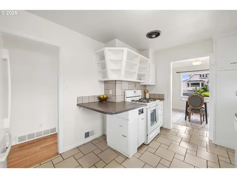 1465 3rd Street Astoria OR 97103