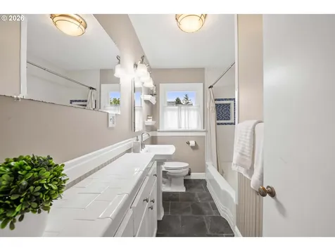1465 3rd Street Astoria OR 97103