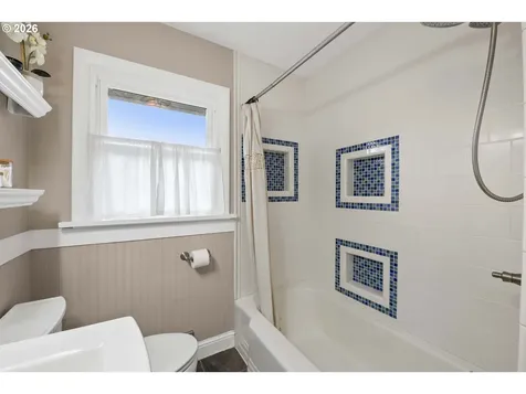 1465 3rd Street Astoria OR 97103