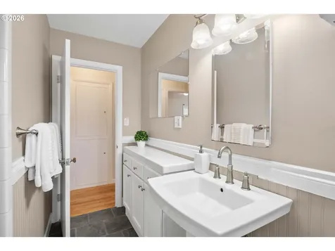1465 3rd Street Astoria OR 97103