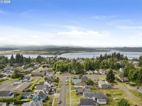 1465 3rd Street Astoria OR 97103