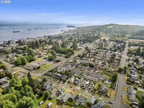 1465 3rd Street Astoria OR 97103