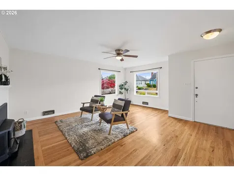 1465 3rd Street Astoria OR 97103