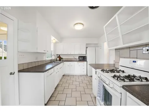 1465 3rd Street Astoria OR 97103